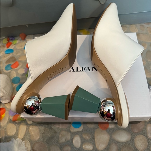 ALFANI โ Junneelโ in white with FUN& UNIQUE heels- zoom in for all the details! - Picture 7 of 15